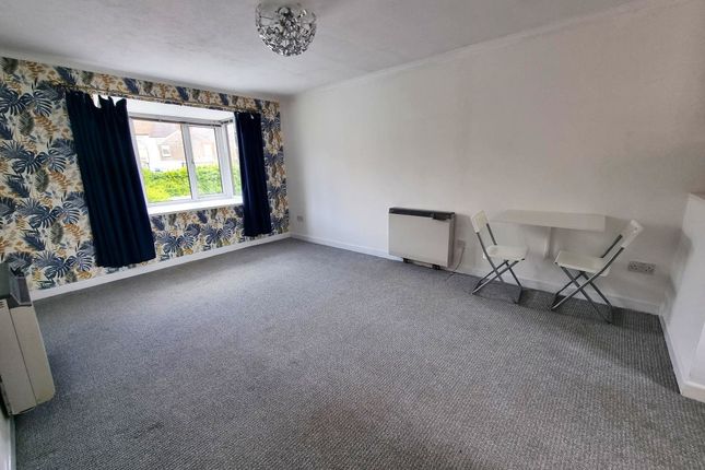 Flat 7, Park Court, Barry photo 2