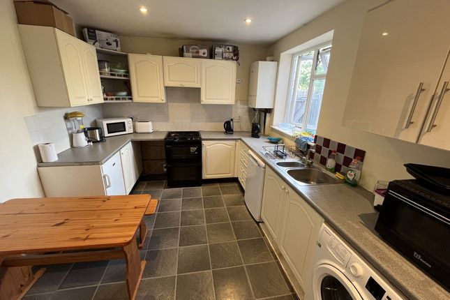 Room 4, Blackmore Crescent, Woking photo 5