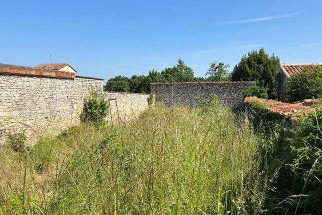 Apartment for sale in Ruffec, Poitou-Charentes, 16700, France