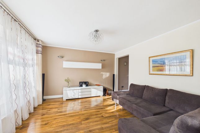 2 Rubens Avenue, South Shields photo 2