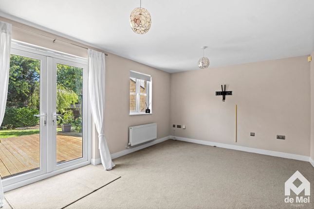 5, Willett Gardens, Cheltenham photo 4