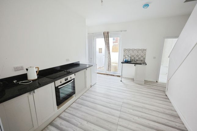 14, Edward Street, Eldon Lane photo 4