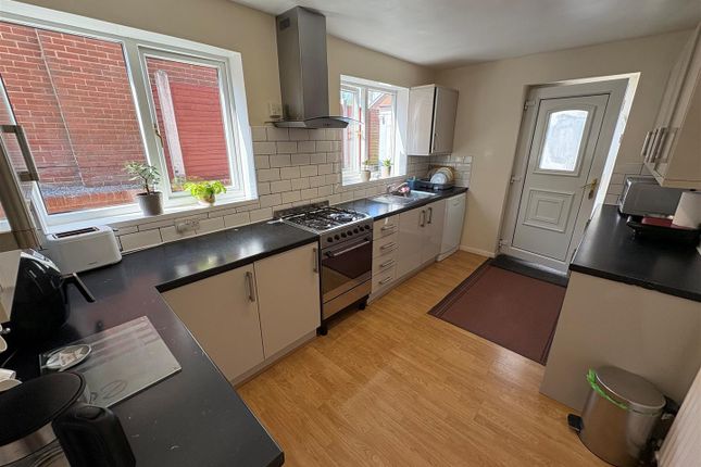 55, Dale Croft Rise, Bradford photo 3