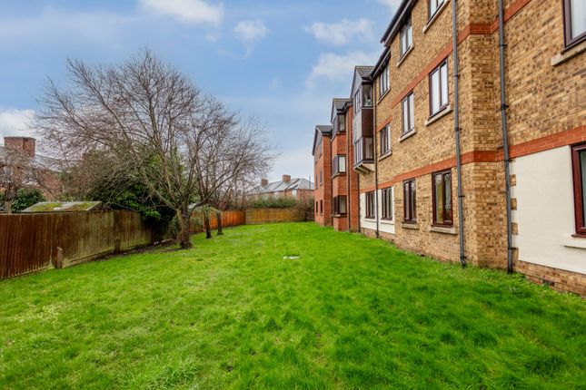 30, Birchwood Close, Morden photo 3