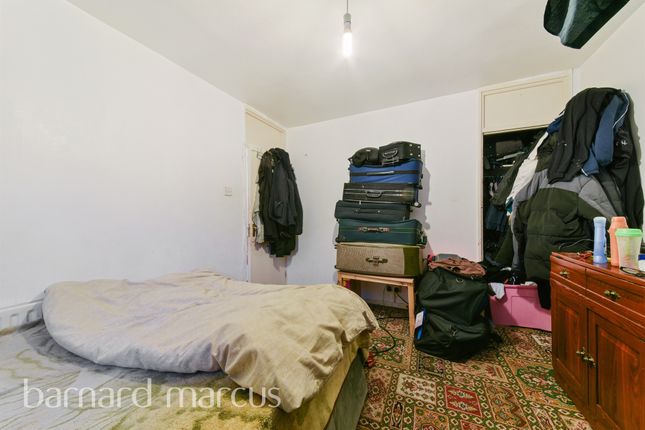 Flat for sale in Kender Street, London