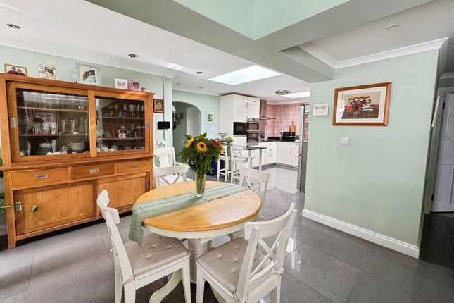 8, Frampton Close, Reading photo 2