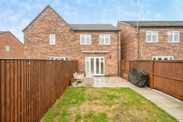 17, Buzzard Avenue, Mexborough photo 4