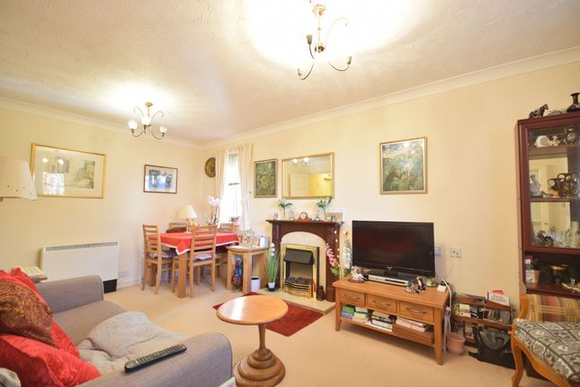 Flat for sale in The Parade, Epsom