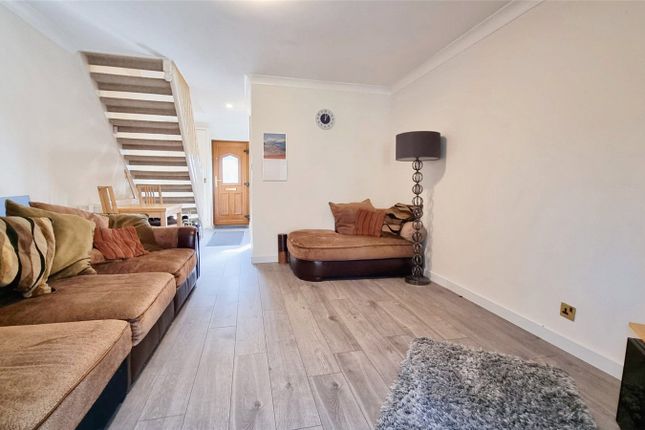 70, Withey Meadows, Horley photo 2