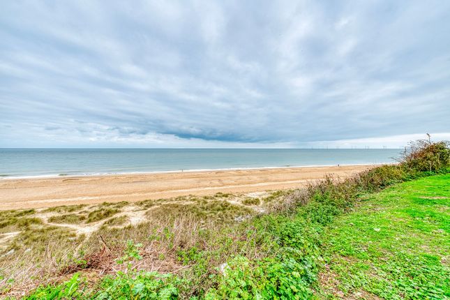 127 Beach Road, Great Yarmouth photo 2