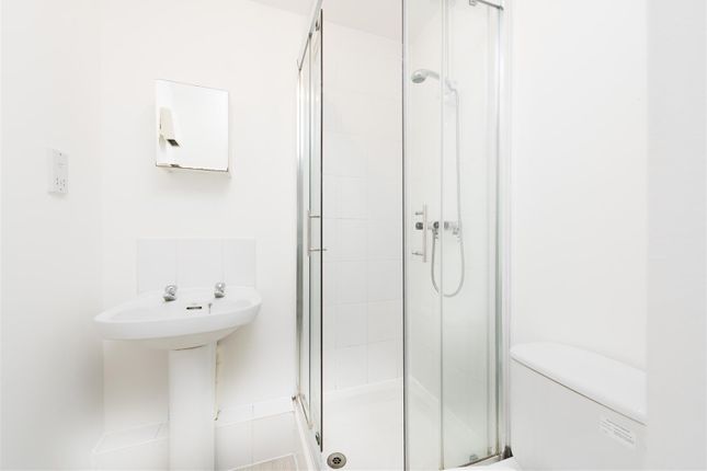 Flat 1, Metro Central Heights, 119 Newington Causeway, London photo 3