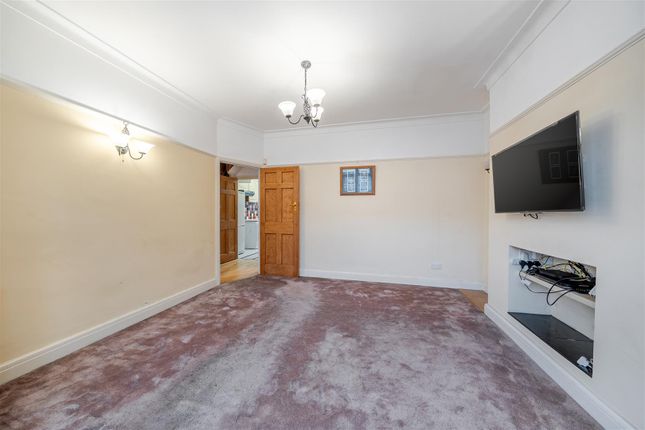 52, Colin Gardens, London photo 4