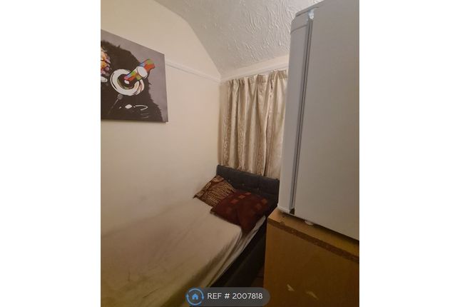 Room to rent in Cumberland Avenue, Slough