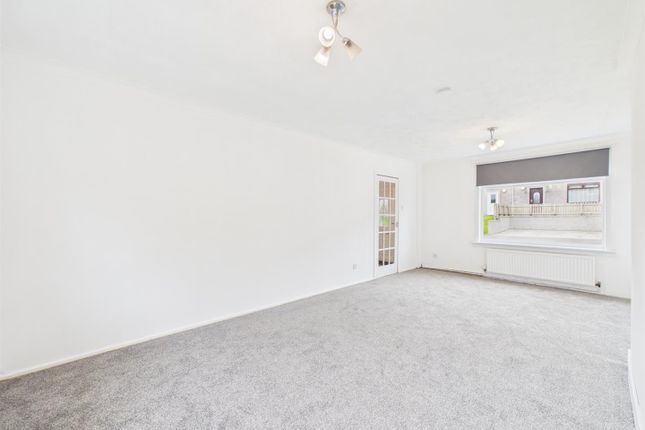 38, Livingstone Drive, Glasgow photo 2