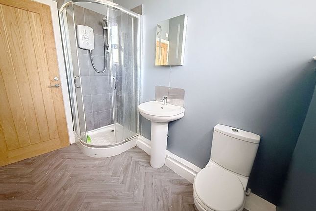 Flat 7, TOPS, Ravenscliffe Road, Stoke-on-Trent photo 5