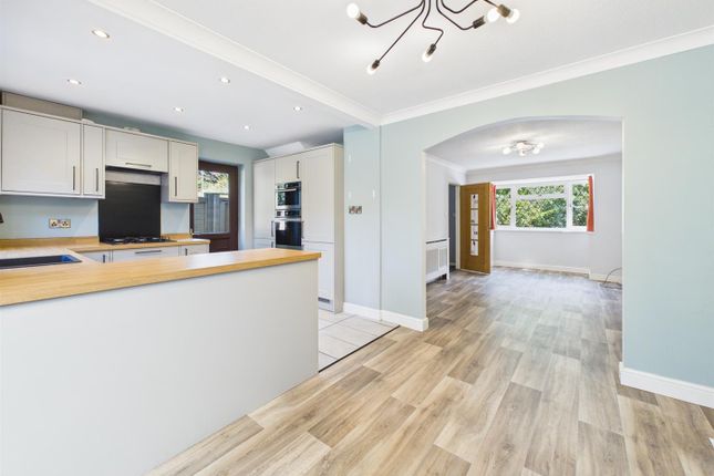 2, Thomas Moore Close, Gloucester photo 3