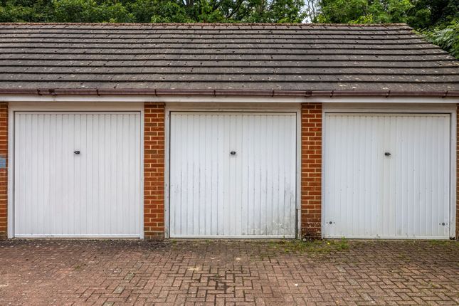 14 Lanyon Close, Horsham photo 4
