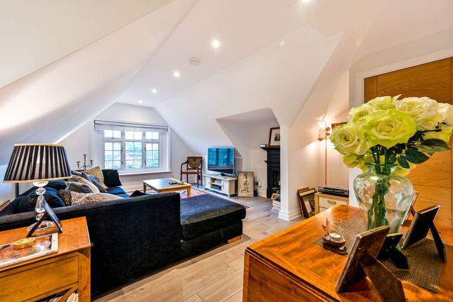Flat for sale in Grove Road, Guildford