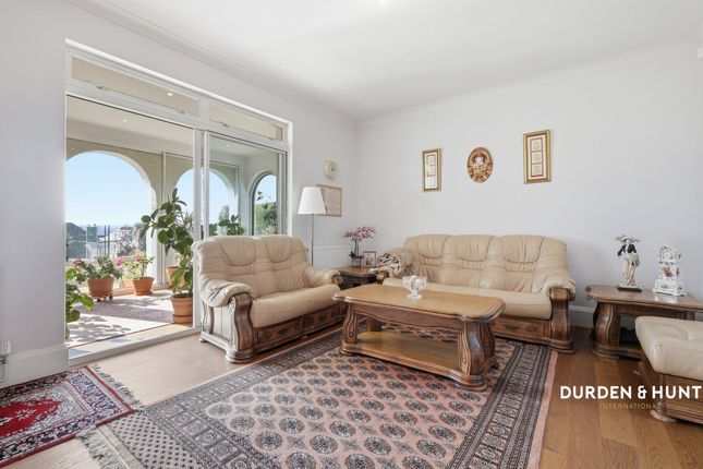 39 Traps Hill, Loughton photo 4
