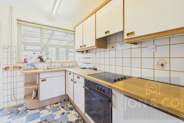 49, Woodland Avenue, Northampton photo 4