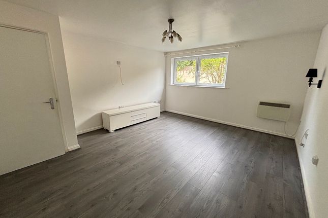 Apt 54 Lowbridge Court, Liverpool photo 4
