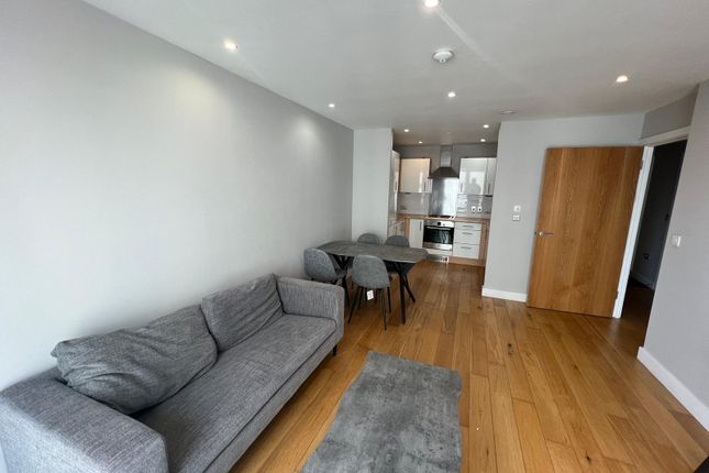 Flat to rent in Bute Terrace, Cardiff