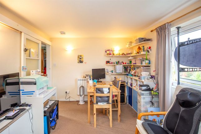 4C Cairns Court,, Cairns Road, Bristol photo 4
