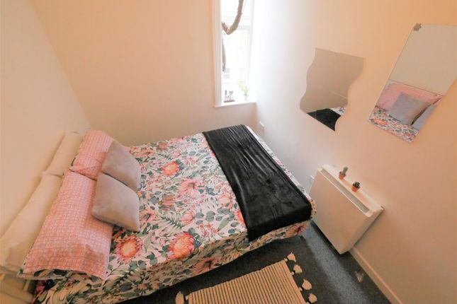 Shared accommodation to rent in Gables, Bournemouth