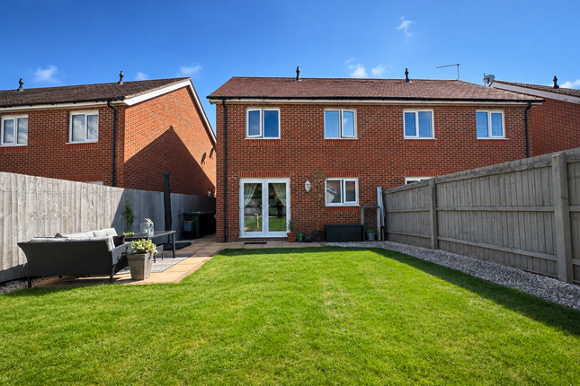 12, Elizabeth Close, Leicester photo 2
