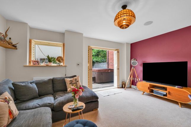 16, Auster Crescent, Leicester photo 4