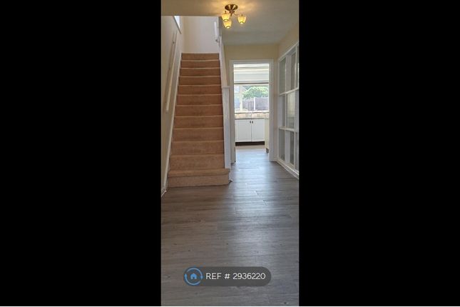 Hildens Drive, Tilehurst, Reading photo 2