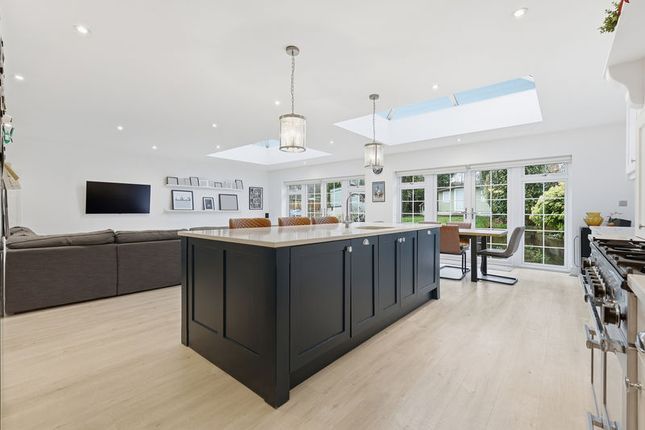 3, Holmwood Avenue, Brentwood photo 2