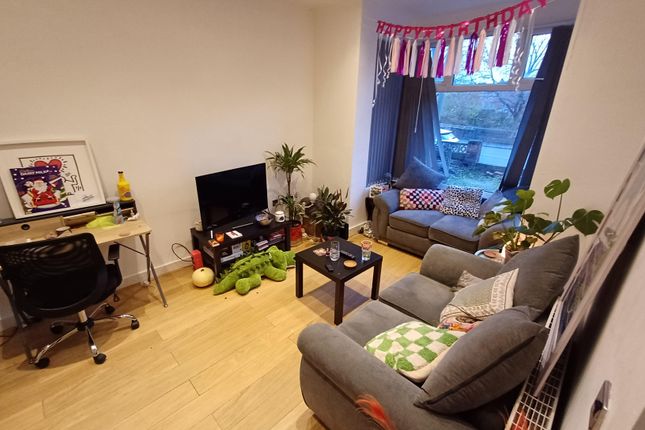Thumbnail Terraced house to rent in Meanwood Road, Meanwood