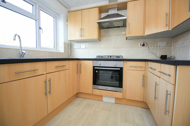 29 Glen Road, Southampton photo 2