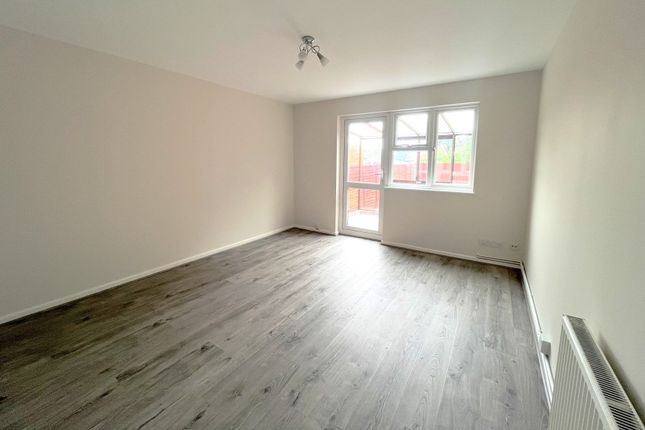 21, Sturt Court, Guildford photo 5