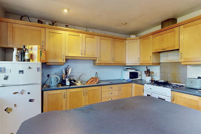 158, Heath Road, Hounslow photo 3