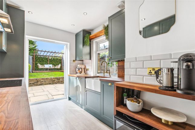 Flat for sale in Wandsworth Road, London