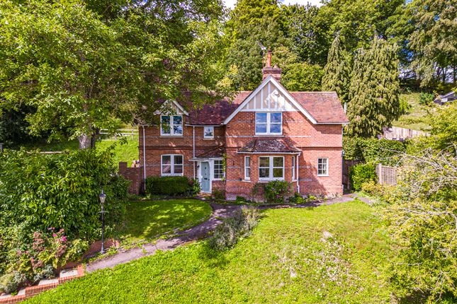 Thumbnail Detached house for sale in Tanglewood, Streatley On Thames