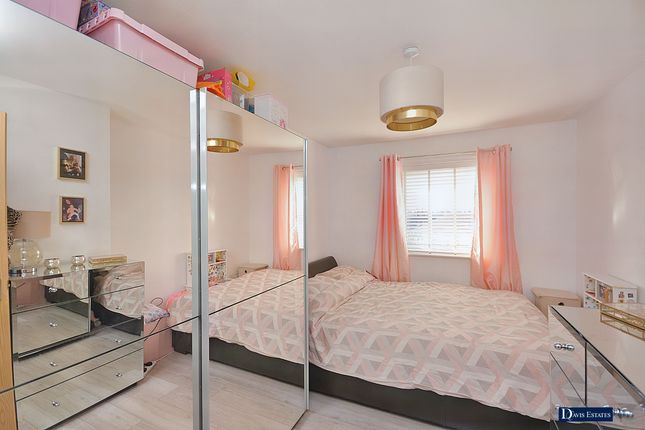 Flat for sale in Warwick Close, Hornchurch