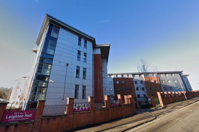 Studio flat on Leighton Hall, Leighton Street, Preston, £5,000
