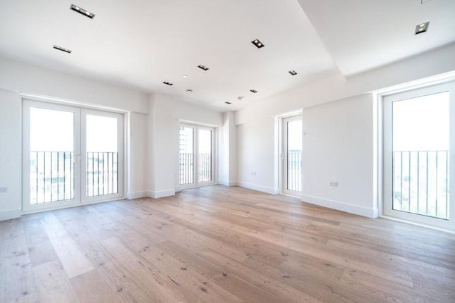 Flat for sale in Keybridge Tower, 1 Exchange Gardens, Vauxhall