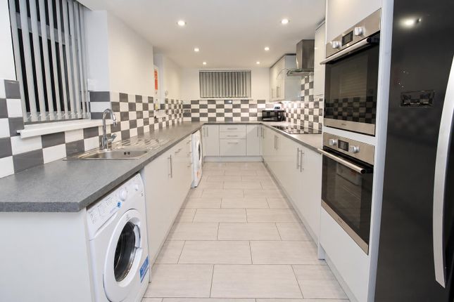 5-bed house on Kingsland Terrace, Pontypridd, £2,050/mo