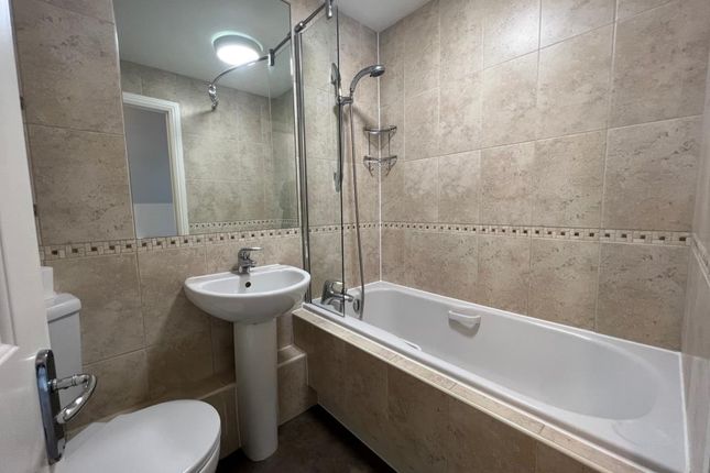101D,, Queens Road, Surrey photo 5