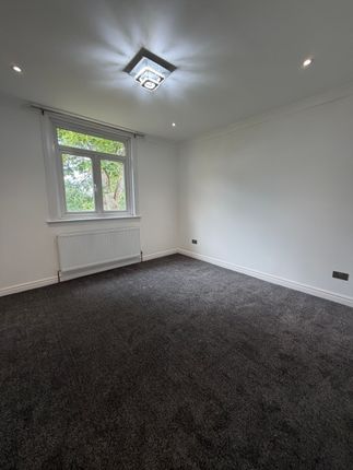 2B, Beatrice Avenue, London photo 3