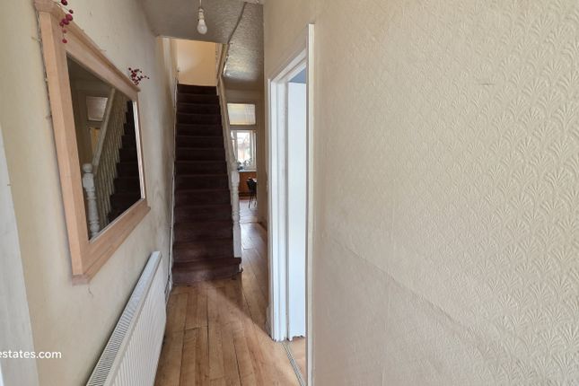 33 Asplins Road, LONDON photo 2
