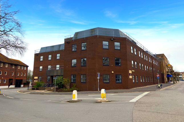 Flat to rent in Corporation Street, Taunton