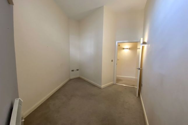 Flat to rent in The Old Arts College, Clarence Place, Newport