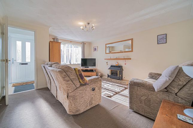 11, Clover Close, Melksham photo 3