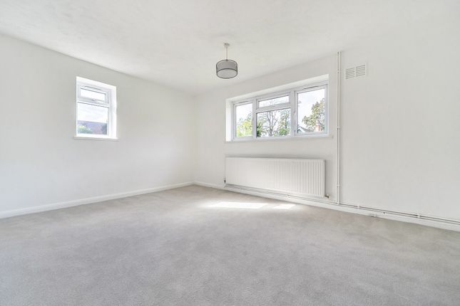 Nell Gwynne Avenue, Berkshire photo 4