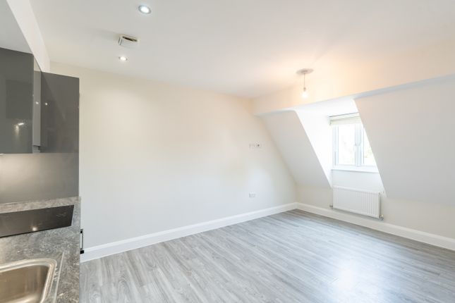 15 Russell Court, Lyne Road, Oxfordshire photo 4